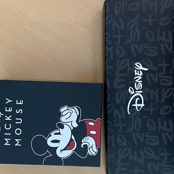 Disney Adult Size Minnie Mouse with Moving Arms Rose-tone Watch Brand new - Picture 3 of 3